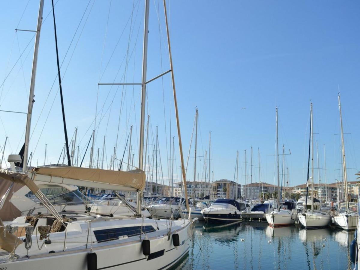2 Pieces Avec Mezzanine, Terrasse Et Parking, A 500m De La Plage - - Fr-1-226a-42 Frejus